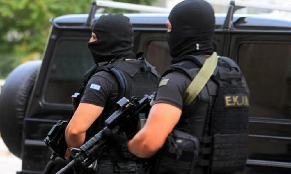 Ευρείας κλίμακας αστυνομική επιχείρηση στην Κρήτη για ναρκωτικά και όπλα